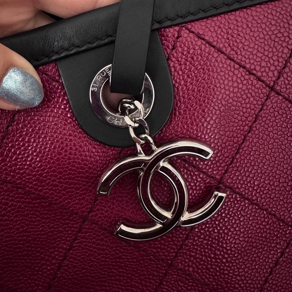 CHANEL Shopping Fever Quilted Caviar Leather Tote Bag
Maroon - Picture 4 of 12